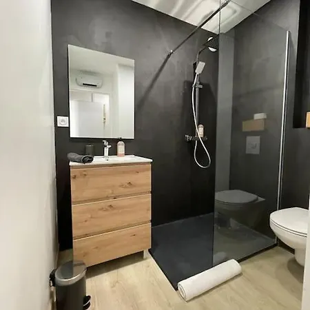27m² Sur La Cote Pavee Avec Parking Prive アパート トゥールーズ